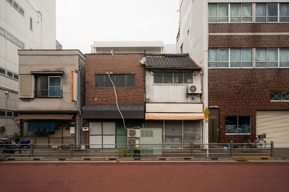 Akiya phenomena